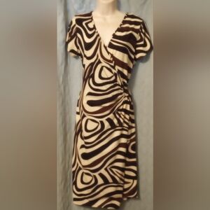 Geometric Print mock Wrap dress ruched flattering fit sz 10 midi